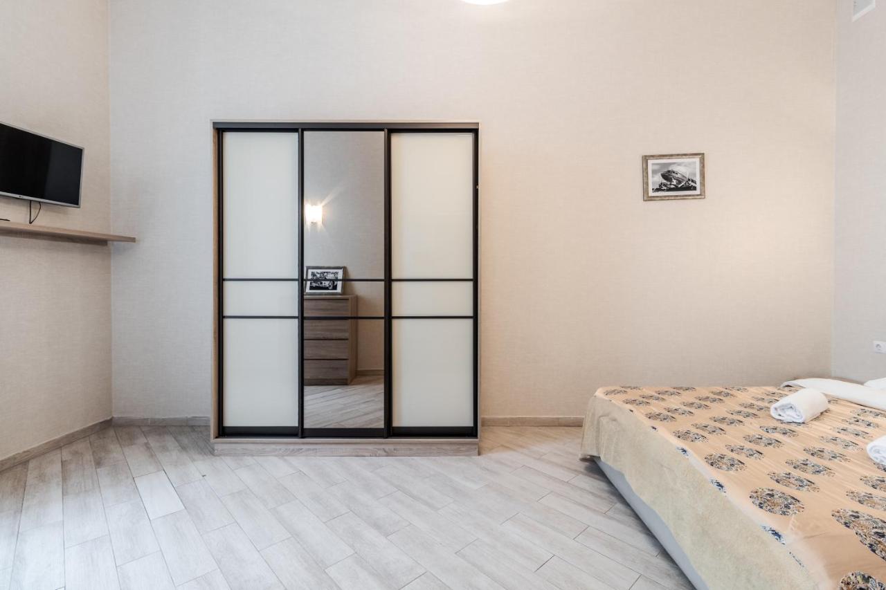 Nikolaj Kopernikus Apartment Lviv Kültér fotó